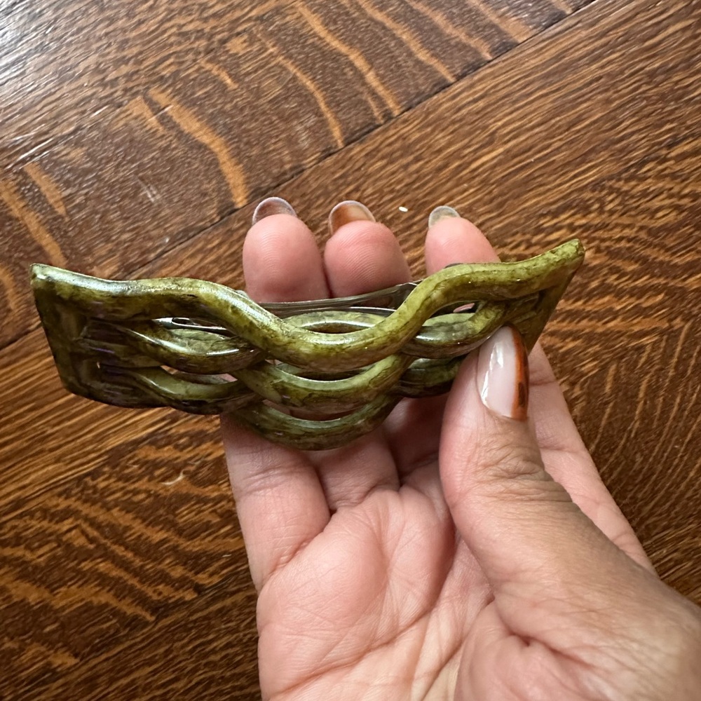 Vintage 90s Green Marbled Barrette – Sculptural Wave Hair Clip - Picture 3 of 6